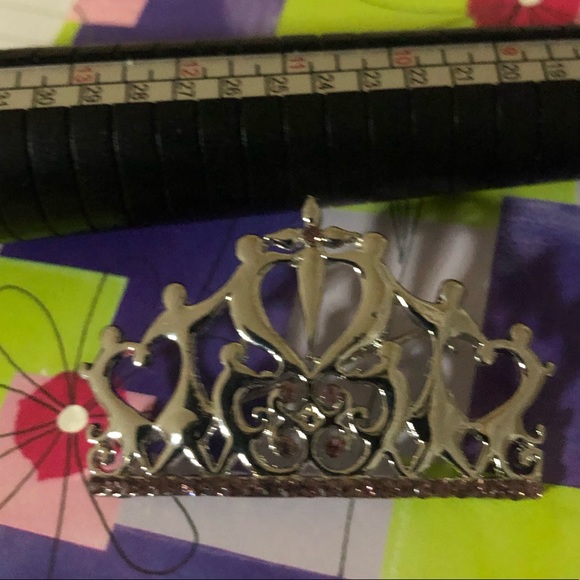 6/25$ Silver Broach Men Holding UP a woman. #Pink Saphh - Picture 4 of 11